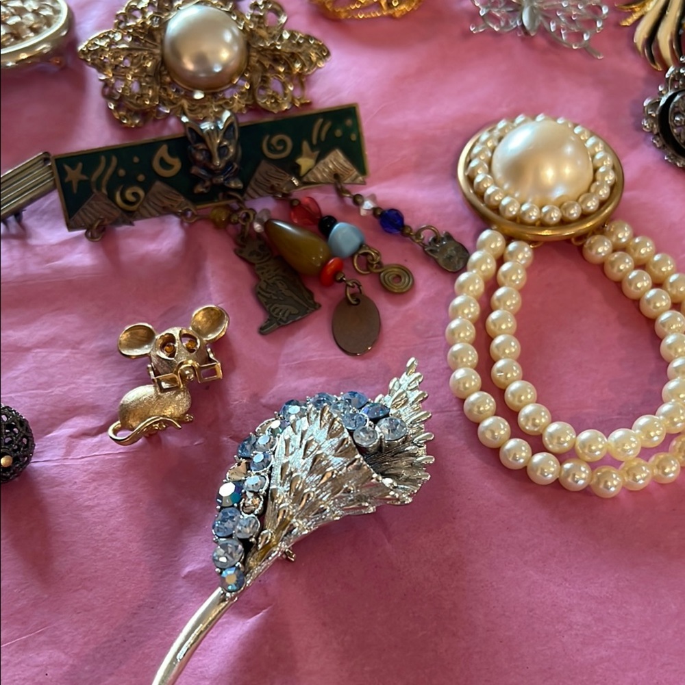 Bundle of 33 pins, brooches, stick pins. - Picture 5 of 5